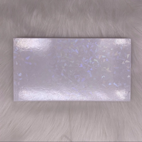 Bright color eyeshadow palette - Picture 3 of 4